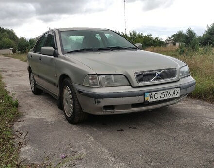 Фото на отзыв с оценкой 4.2 о Volvo S40 1998 году выпуска от автора "Денис Андрійович Шепшелей" с текстом: Машина в сім‘ї була більше 10ти років, за час володіння саме мною була у дтп. Машина дуже м‘яка і...