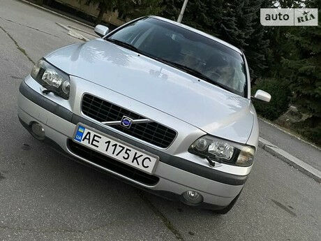 Volvo S60 2004 года