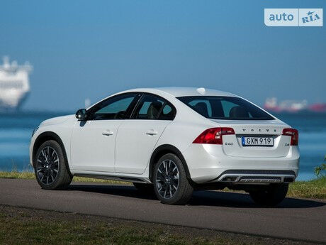 Volvo S60 2012 года