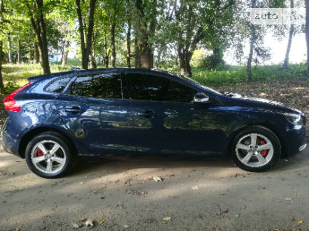 Вольво В40 2015 года Volvo V40 2015 года