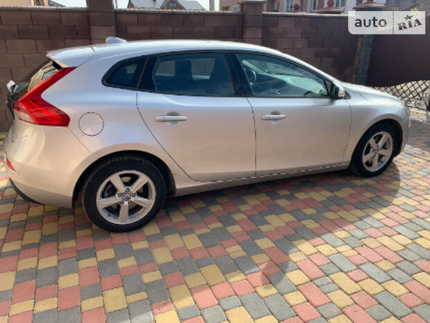 Volvo V40 2014 року