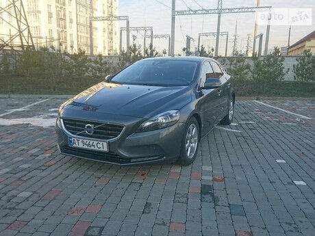 Volvo V40 2013 года