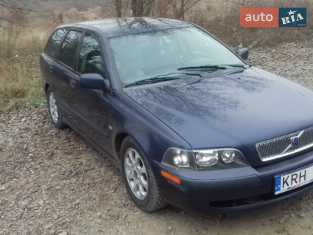 Вольво В40 2002 року Volvo V40 2002 року