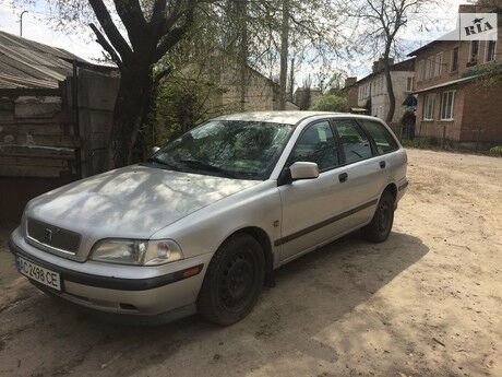 Вольво В40 2000 года Volvo V40 2000 года