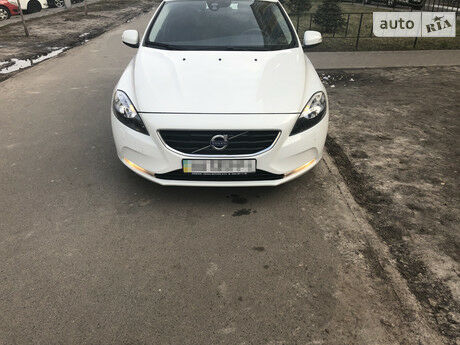 Volvo V40 2013 года