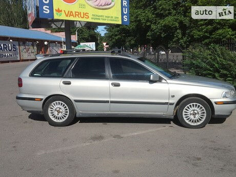 Вольво В40 1998 року Volvo V40 1998 року