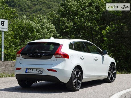 Вольво В40 1998 року Volvo V40 1998 року