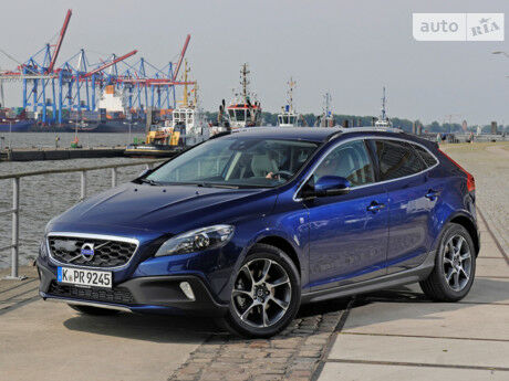 Volvo V40 2001 року