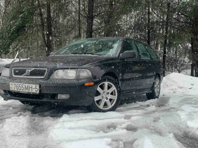 Volvo V40 2003 года