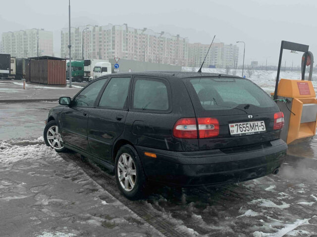 Volvo V40 2003 года