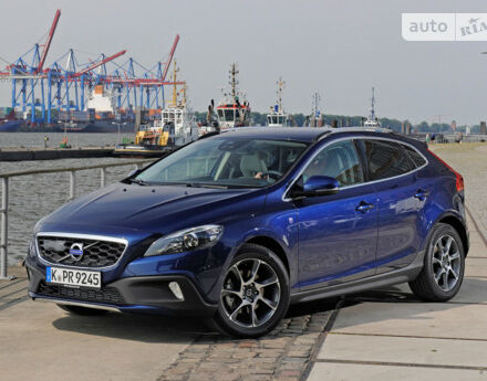 Volvo V40 2001 року