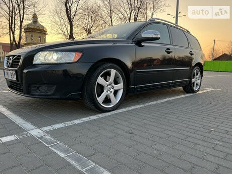 Volvo V50 2012 года