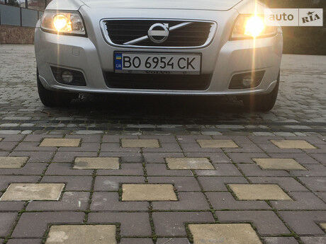 Volvo V50 2011 року