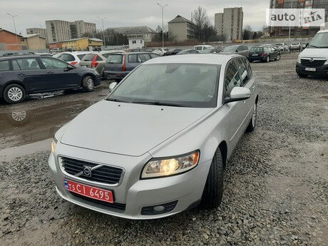 Volvo V50 2010 року