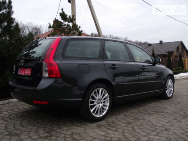 Volvo V50 2010 года