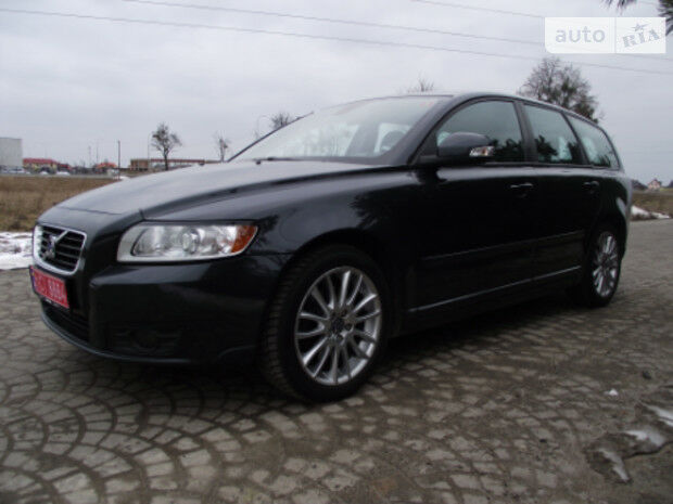 Volvo V50 2010 року