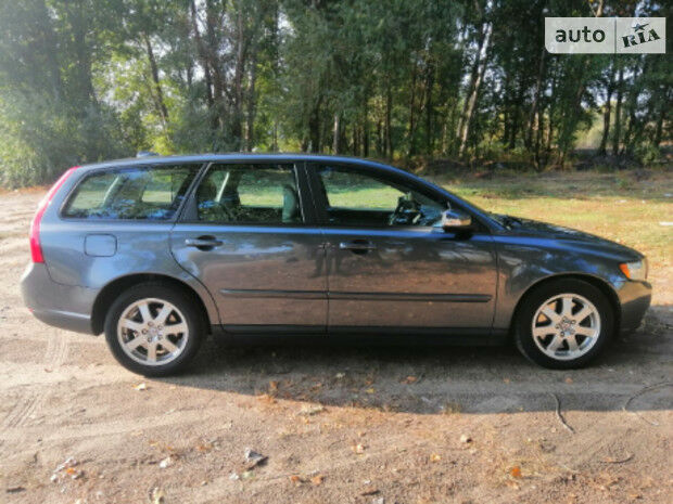 Volvo V50 2009 года