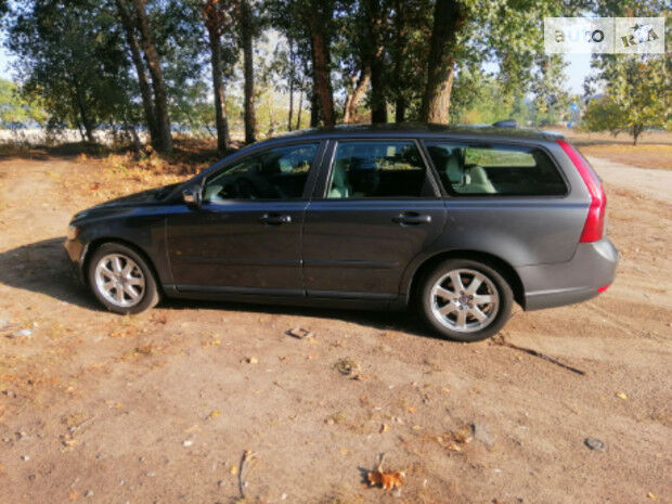 Volvo V50 2009 года