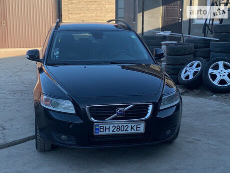 Volvo V50 2010 года