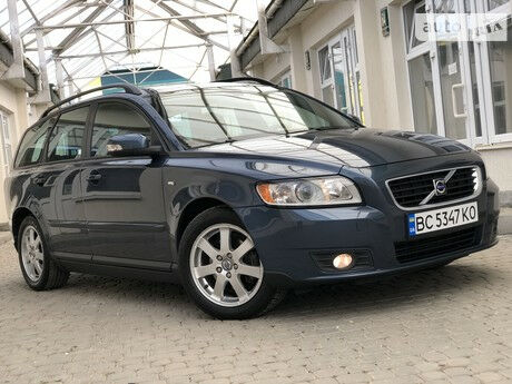 Volvo V50 2010 року