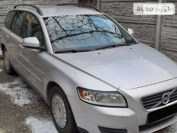 Volvo V50 2010 року