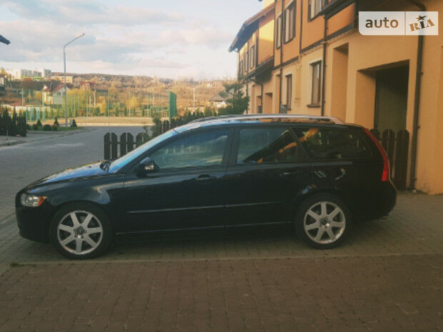 Volvo V50 2011 года