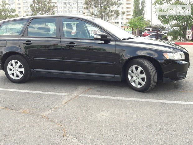 Volvo V50 2008 года