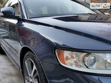 Вольво В50 2011 года Volvo V50 2011 года
