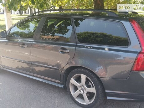 Volvo V50 2011 года