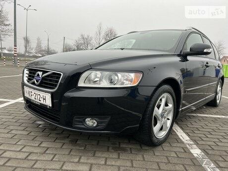 Вольво В50 2012 года Volvo V50 2012 года