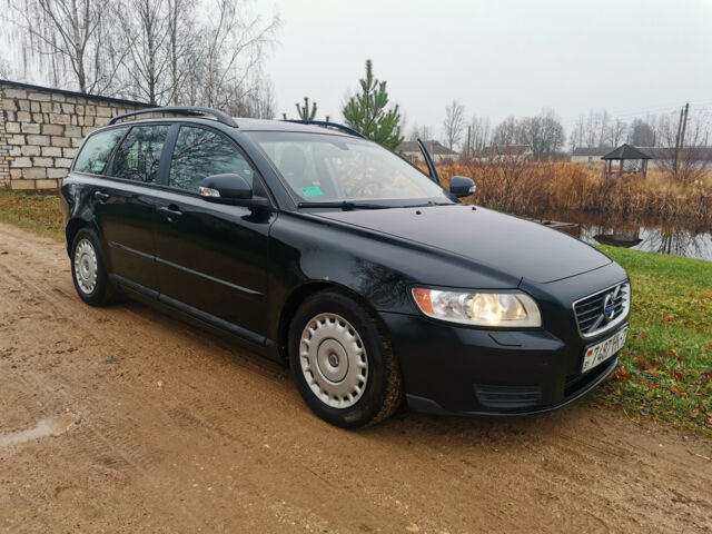 Volvo V50 2011 року