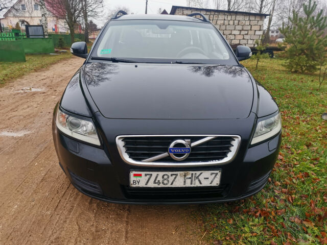 Volvo V50 2011 року