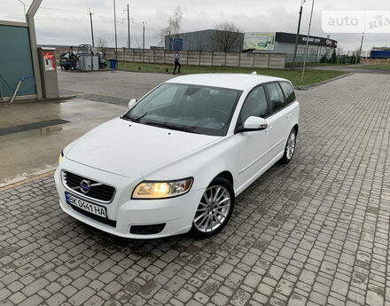 Volvo V50 2010 року