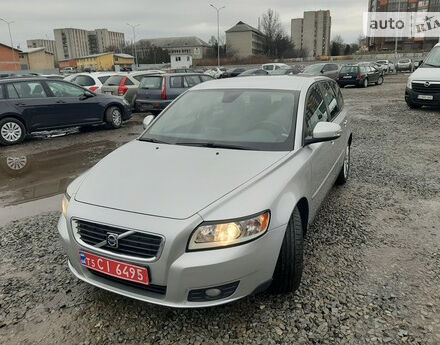 Volvo V50 2010 року