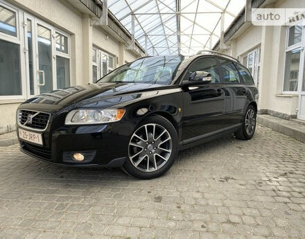 Volvo V50 2010 року