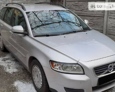 Volvo V50 2010 года - Фото 1 авто