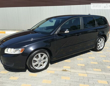 Volvo V50 2011 року