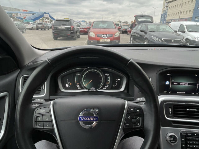 Volvo V60 Cross Country 2018 года