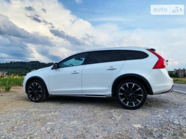 Volvo V60 2016 года