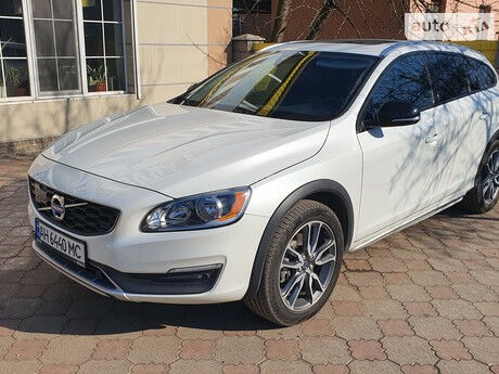 Volvo V60 2016 года