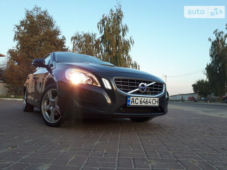 Вольво B60 2010 року Volvo V60 2010 року