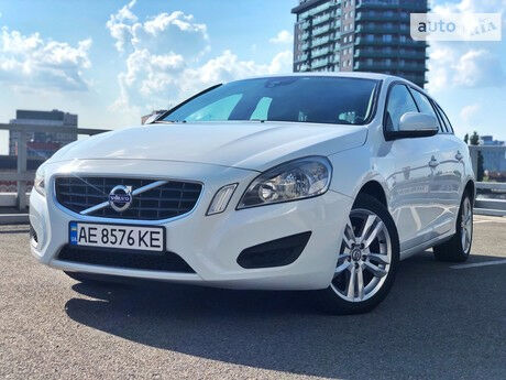 Volvo V60 2013 года