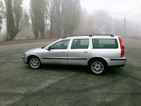 Volvo V70 2002 року