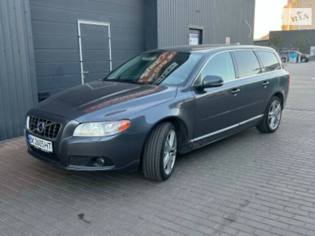 Volvo V70 2010 року