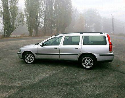 Фото на отзыв с оценкой 4.8 о Volvo V70 2002 году выпуска от автора "сергій" с текстом: Авто супер не ламається а якщо є не значні поломки то запчастине дешеві і відхожоють в рази довше...