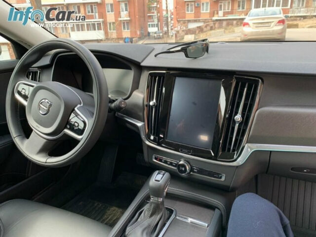 Volvo V90 2018 года