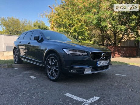 Volvo V90 2018 року