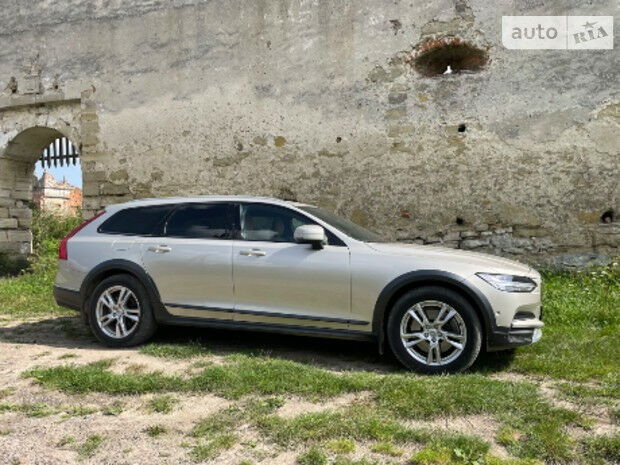 Volvo V90 2017 року