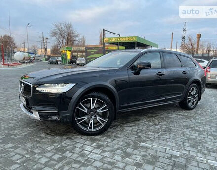 Фото на отзыв с оценкой 5 о Volvo V90 2019 году выпуска от автора "Галина" с текстом: Автомобиль большой, места много в салоне, хорошая шумоизоляция, качественные материалы . На дальн...