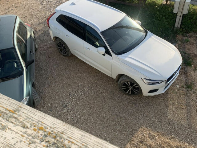 Volvo XC60 2020 года